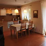 شقة Apartament Przestronny Eko W Karkonoszach, Cisza, Ogrod, Parking, Balkon, Taras, Zielen كارباش